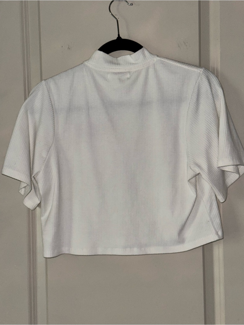 Cropped White Ribbed Short-Sleeve Top with Red Script - Picture 4 of 4